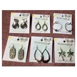 9 - SIX PAIR OF COSTUME JEWELRY EARRINGS (W117)