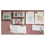 9 - MUDPIE MINI PILLOWS & BAR TOWELS (F105)