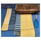 43 - DECORATIVE BEE TOWELS AND BASKET (D112)