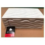 43 0 THREE HANDS DECORATIVE BOX (S31)