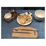 43 - KITCHEN ACCESSORY AND TERRARIUM SET (D211)