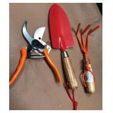 43 - THREE-PIECE GARDEN TOOL SET (S80)