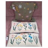 9 - LOT OF THREE ACCENT PILLOWS (F94)