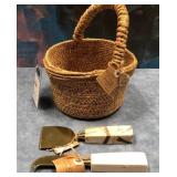43 - MUDPIE BASKET AND TOOLS (D120)