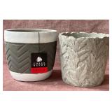 43 - LOT OF TWO PLANTER POTS (T33)