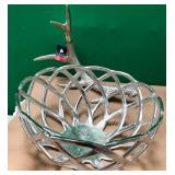 43 - CERAMIC CENTERPIECE BASKET, DECORATIVE ANTLER