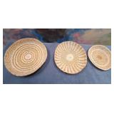 43 - SET OF WOVEN PLACEMATS (D30)