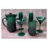 43 - LOT OF GREEN PLASTIC PITCHER & GLASSES (T1)