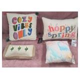 9 - LOT OF FOUR ACCENT PILLOWS (F103)