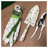 43 - GARDENING GLOVES, TROWEL & PRUNERS (S74)