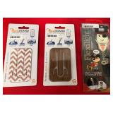 43 - PHONE STANDS AND BOOKLIGHT (A189)