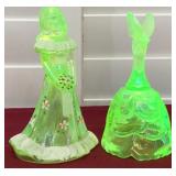 Z - VINTAGE URANIUM GLASS FIGURINE & BELL (L26)