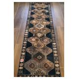 D - HALLWAY RUNNER RUG 82X25" (D155)