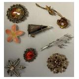 D - LOT OF COSTUME JEWELRY BROOCHES (J8)