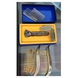 D - VINTAGE PERFUME BOTTLE & HAIR COMBS (K95)