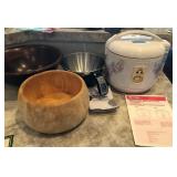 D - RICE COOKER, MEASURING CUP SCALE, BOWLS (K10)