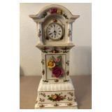 D - ROYAL ALBERT OLD COUNTRY ROSES CLOCK (D99)
