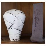 D - TWO PIECES DECORATIVE CERAMIC COLLECTIBLES (O9