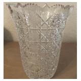 D - CRYSTAL VASE 8"T (D67)