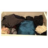 D - MIXED LOT OF WOMEN