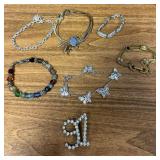 D - LOT OF COSTUME JEWELRY BRACELETS & BROOCH (J17