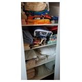 D - MIXED LOT OF TOWELS & BEDDING (E24)