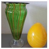 D - ART GLASS VASE & EGG (O19)