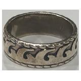 STERLING SILVER SIZE 8 RING 7 GRS