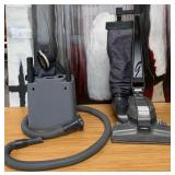 484 - KIRBY UPRIGHT VACUUMCLEANER WITH ATTACHMENTS