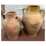 486 - TWO RUSTIC-STYLE URNS MAX 15'T (Z62)