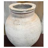 486 - RUSTIC STYLE URN 24'T (Z126)