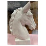 486 - WHITE CERAMIC HORSEHEAD 16'T (Z5)