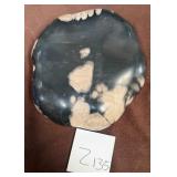 486 - COLLECTIBLE ORCA  AGATE STONE (Z135)