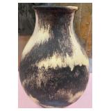 486 - DECORATIVE CERAMIC VASE 12'T (Z23)