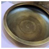 486 - DECORATIVE GOLD-TONE BOWL 16'DIA (Z13)