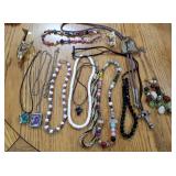 71 - MIXED LOT COSTUME JEWELRY (E3)