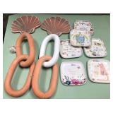43 - DECORATIVE TRAYS AND COASTERS SET