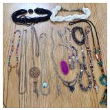 71 - MIXED LOT COSTUME JEWELRY (E7)