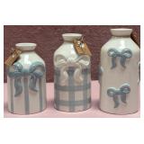 43 - CERAMIC BOW ACCENT VASE SET