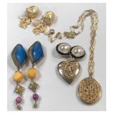443 - MIXED LOT COSTUME JEWELRY (R35)