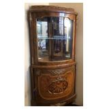 R - ANTIQUE-STYLE VITRINE WITH ORNATE DETAILS (M2)