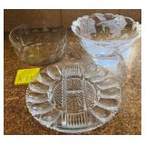 R - COLLECTIBLE GLASS EGG PLATE & BOWLS (K73)
