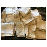 R - MIXED LOT OF TABLE LINENS (A16)