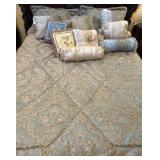 R - BED SPREAD & ACCENT PILLOWS (ONLY) (C19)