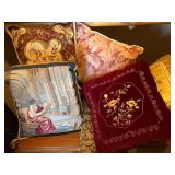 R - MIXED LOT OF ACCENT PILLOWS (A19)