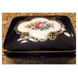 R - PORCELAIN TRINKET BOX (C28)