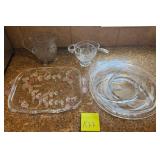 R - GLASS PLATTERS & PITCHERS (K77)