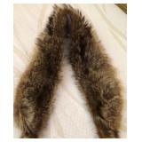 R - FUR COLLAR (B28)