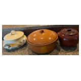 R - BEAN POT & COVERED CASSEROLE DISHES (K70)