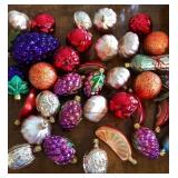 R - MIXED LOT GLASS TREE ORNAMENTS (F139)